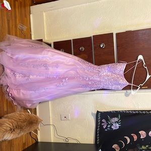 It’s a size extra small to small body was hemmed to fit my height which is 5’1